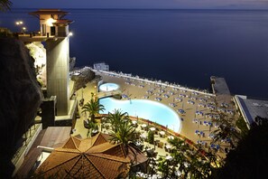 Indoor pool, outdoor pool