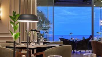 3 restaurants, breakfast, lunch, dinner served; international cuisine