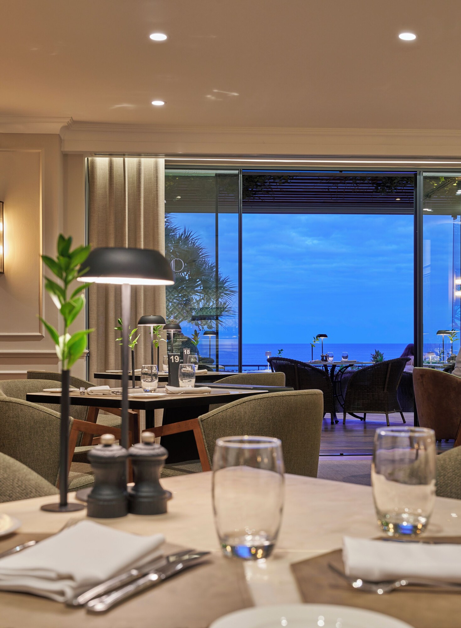 3 restaurants; breakfast, lunch and dinner served 