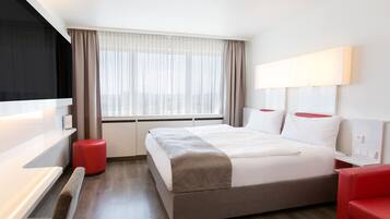 Standard Room | Hypo-allergenic bedding, minibar, in-room safe, desk