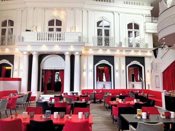 2 restauranter: lunsj og middag serveres
