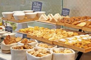 Daily buffet breakfast (EUR 16 per person)