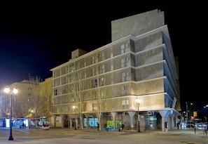 Fassade der Unterkunft – Abend/Nacht
