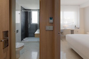 Ducha, artículos de higiene personal ecológicos y secador de pelo
