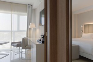 Family Room (View) | Minibar, desk, blackout drapes, iron/ironing board - NH Ciudad de Zaragoza (Zaragoza)