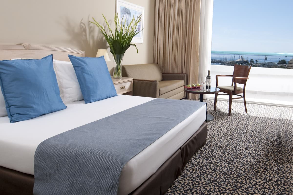 standard double or twin room, balcony | in-room safe, desk, soundproofing, iron/ironing board