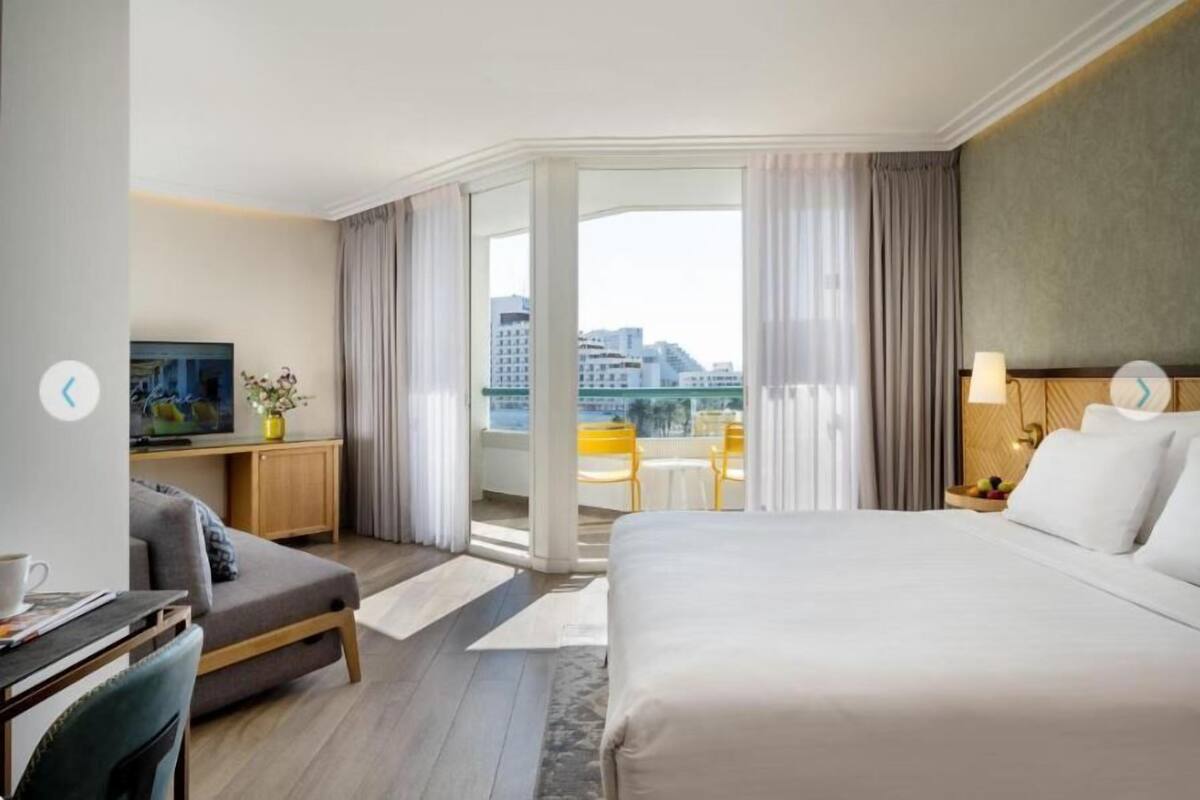 Zimmersafe, Schreibtisch, schallisolierte Zimmer, Bügeleisen/Bügelbrett