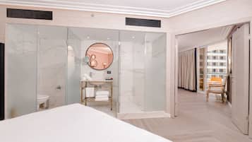 Family Suite, Balcony | Bathroom | Hair dryer, slippers, towels