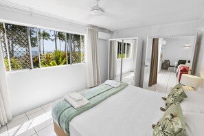Apartament estàndard, 2 dormitoris, al costat de la platja | 1 dormitori, decoració individual, mobiliari individual i escriptori 