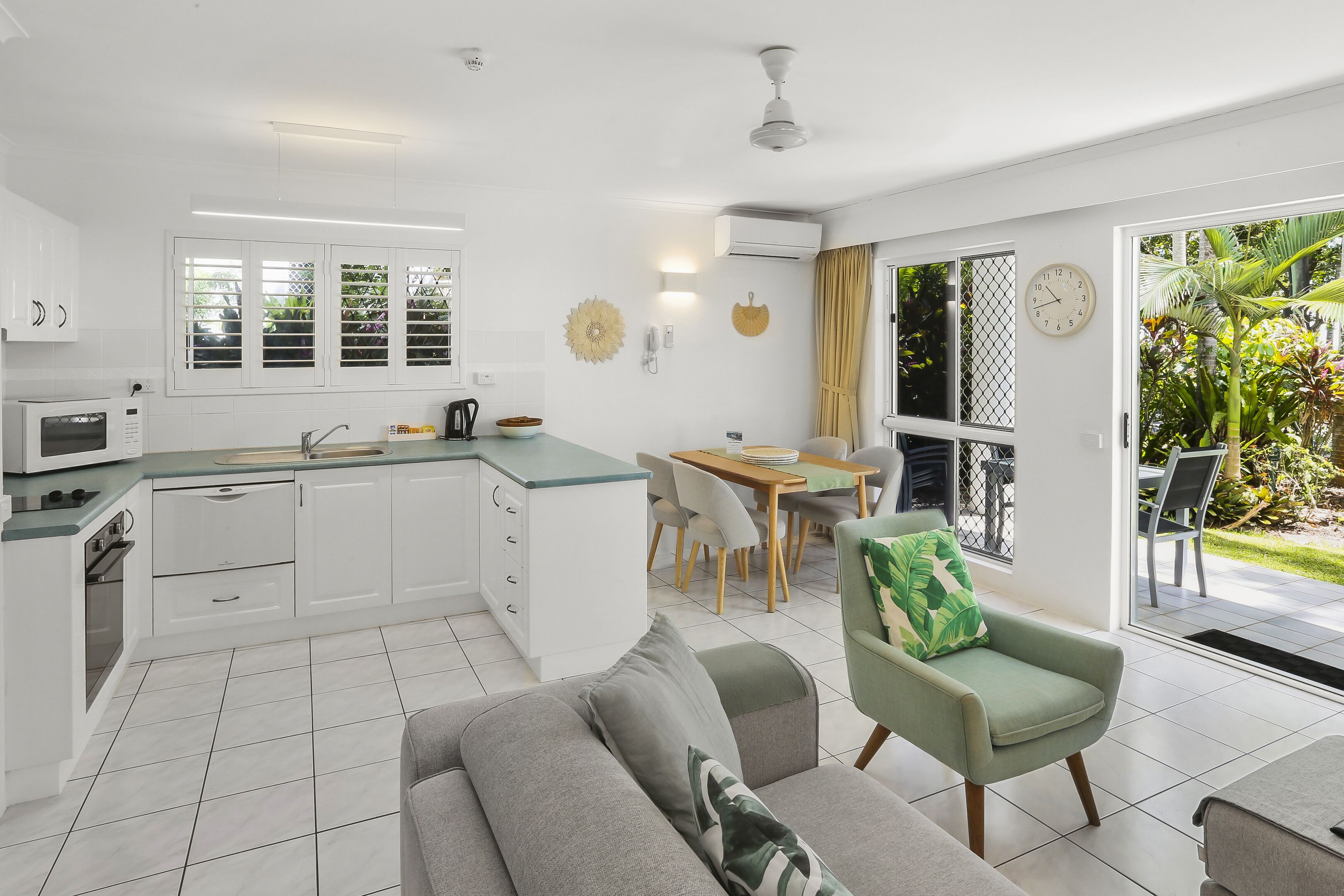 Agincourt Beachfront Apartments — image 7