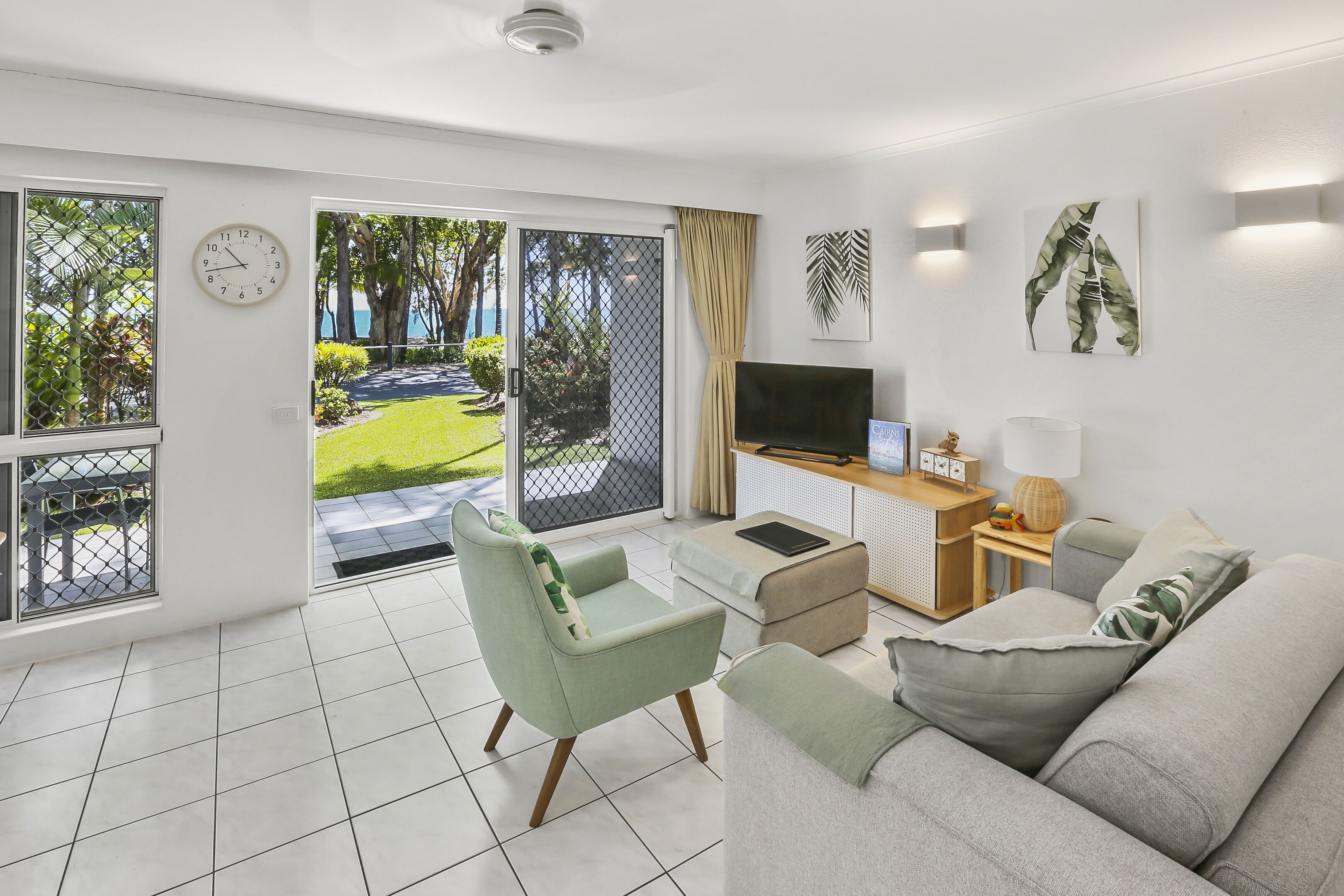 Agincourt Beachfront Apartments — image 8