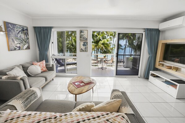 Living area - Agincourt Beachfront Apartments (Clifton Beach)