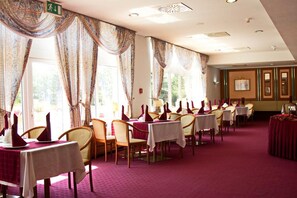 Breakfast, lunch and dinner served - Shodlik Palace Hotel (Tashkent)