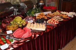 Free daily buffet breakfast 
