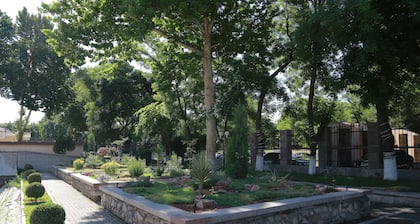 Shodlik Palace