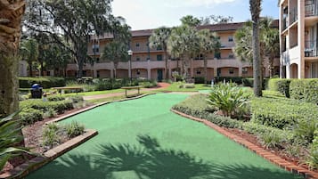 Mini-golf