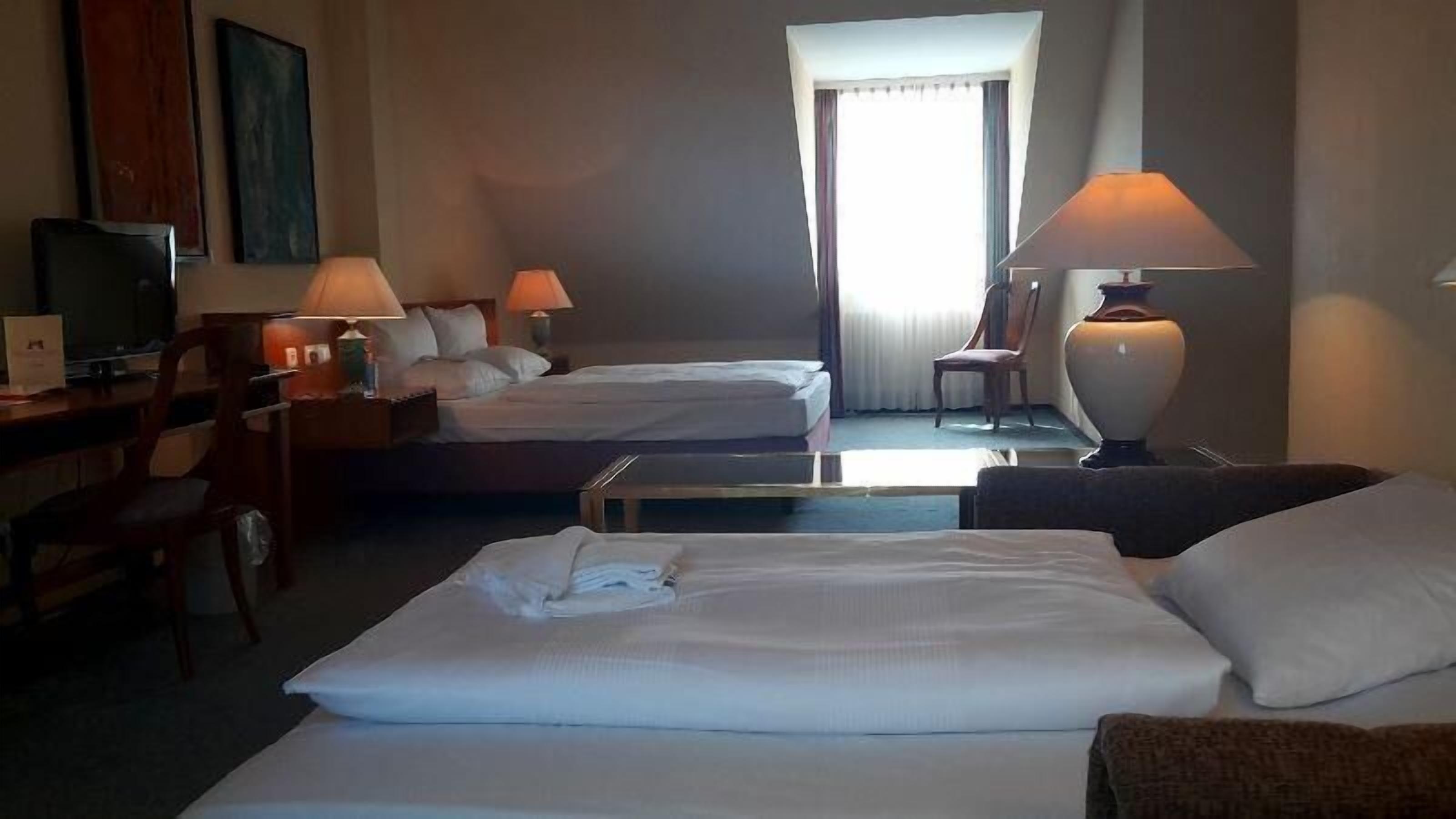 triple room | hypo-allergenic bedding, in-room safe, desk, blackout curtains