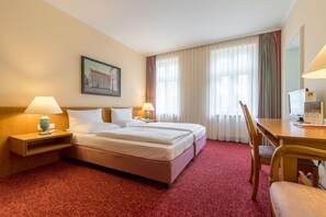 Hypo-allergenic bedding, in-room safe, desk, blackout curtains