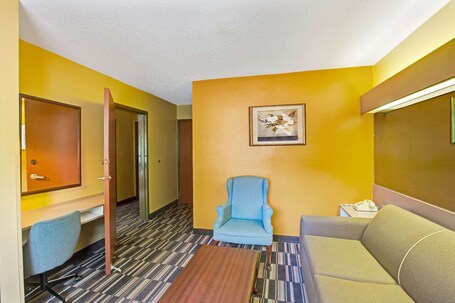 Microtel Inn Suites by Wyndham Gatlinburg - Image 19