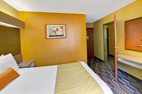 Microtel Inn Suites by Wyndham Gatlinburg - Image 12