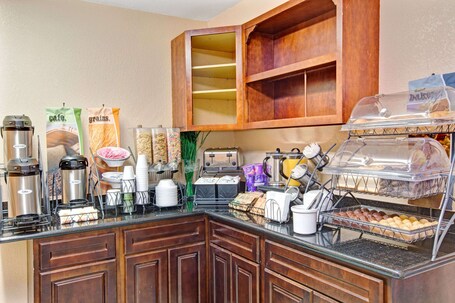 Microtel Inn Suites by Wyndham Gatlinburg - Image 3