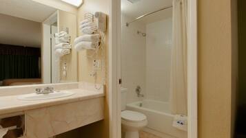 Combined shower/tub, free toiletries, hair dryer, towels