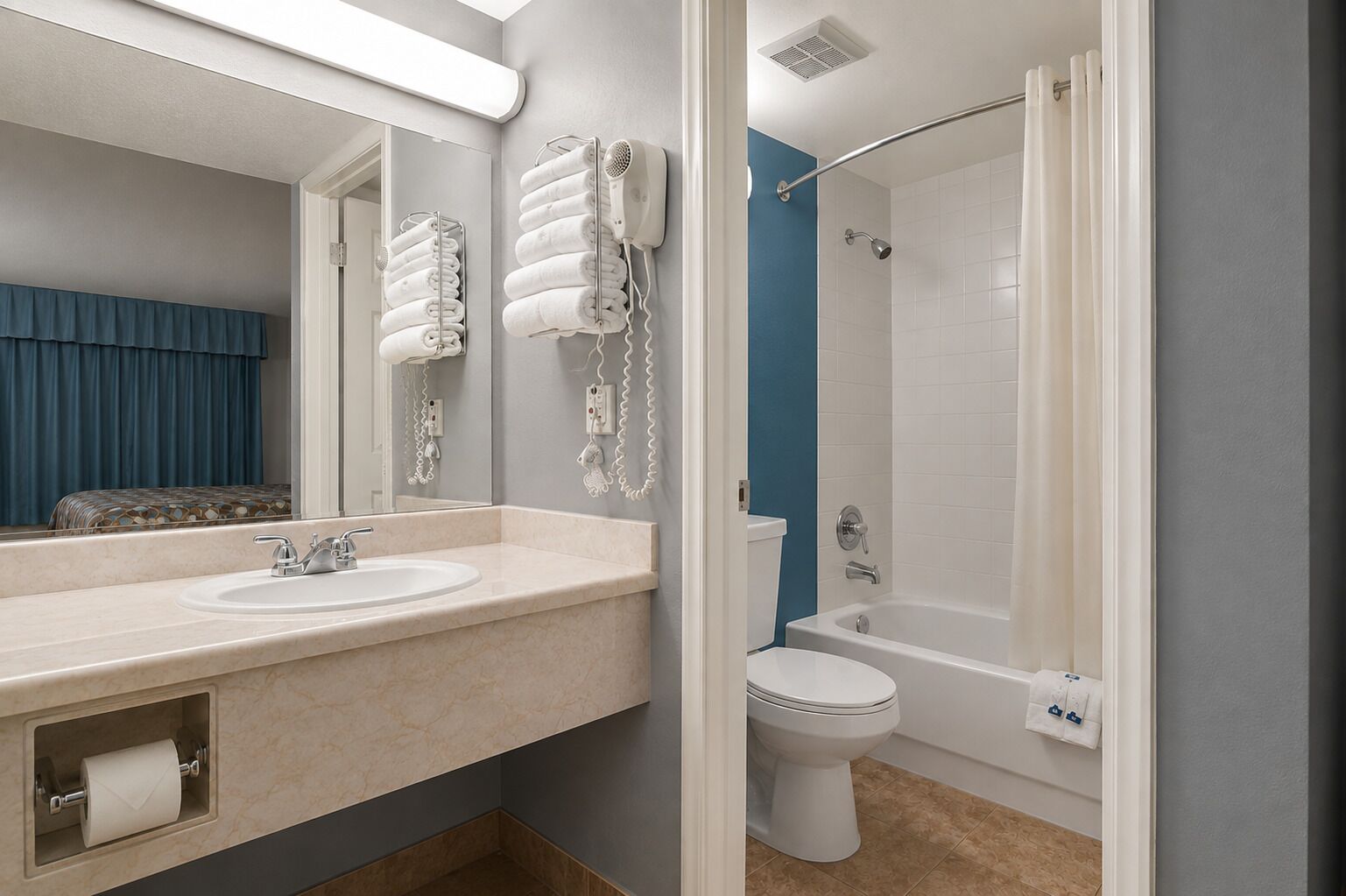 Combined shower/bathtub, free toiletries, hair dryer, towels