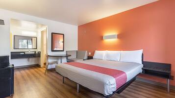 Escrivaninha, cortinas blackout, Wi-Fi de cortesia, roupa de cama