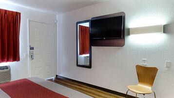 Schreibtisch, VerdunkelungsvorhÀnge, kostenloses WLAN, BettwÀsche