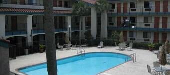 Tricove Inn & Suites