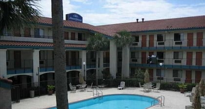 Tricove Inn & Suites