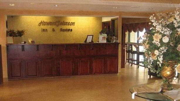 Lobby - Tricove Inn & Suites (Jacksonville)