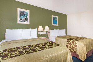 Desk, blackout curtains, iron/ironing board, free WiFi - Travelodge by Wyndham Los Banos CA (Los Banos)