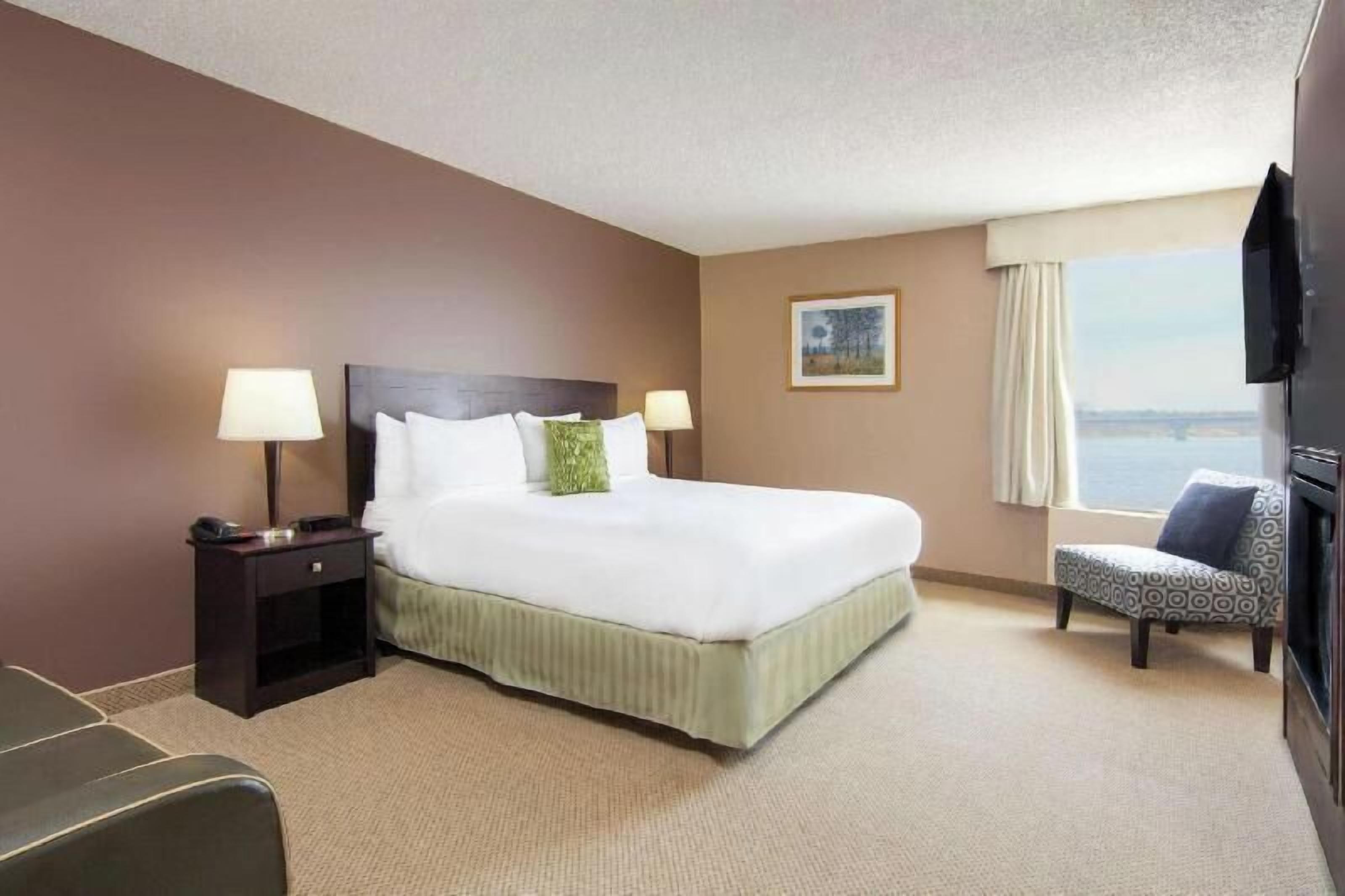 Desk, blackout curtains, iron/ironing board, free WiFi