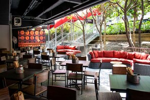 4 restaurants, breakfast, lunch, dinner served; American cuisine  - Galt House Hotel Trademark Collection by Wyndham (Louisville)
