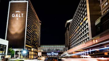 Fassade der Unterkunft – Abend/Nacht