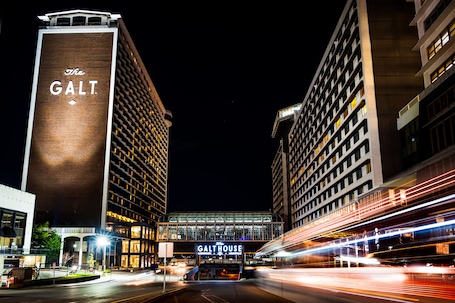 Front of property - evening/night. Galt House Hotel Trademark Collection by Wyndham