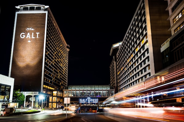 Façade de l’hébergement  – soirée/nuit