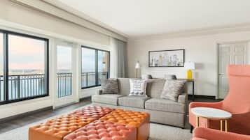 Caja fuerte, escritorio, espacio para trabajar con un portátil