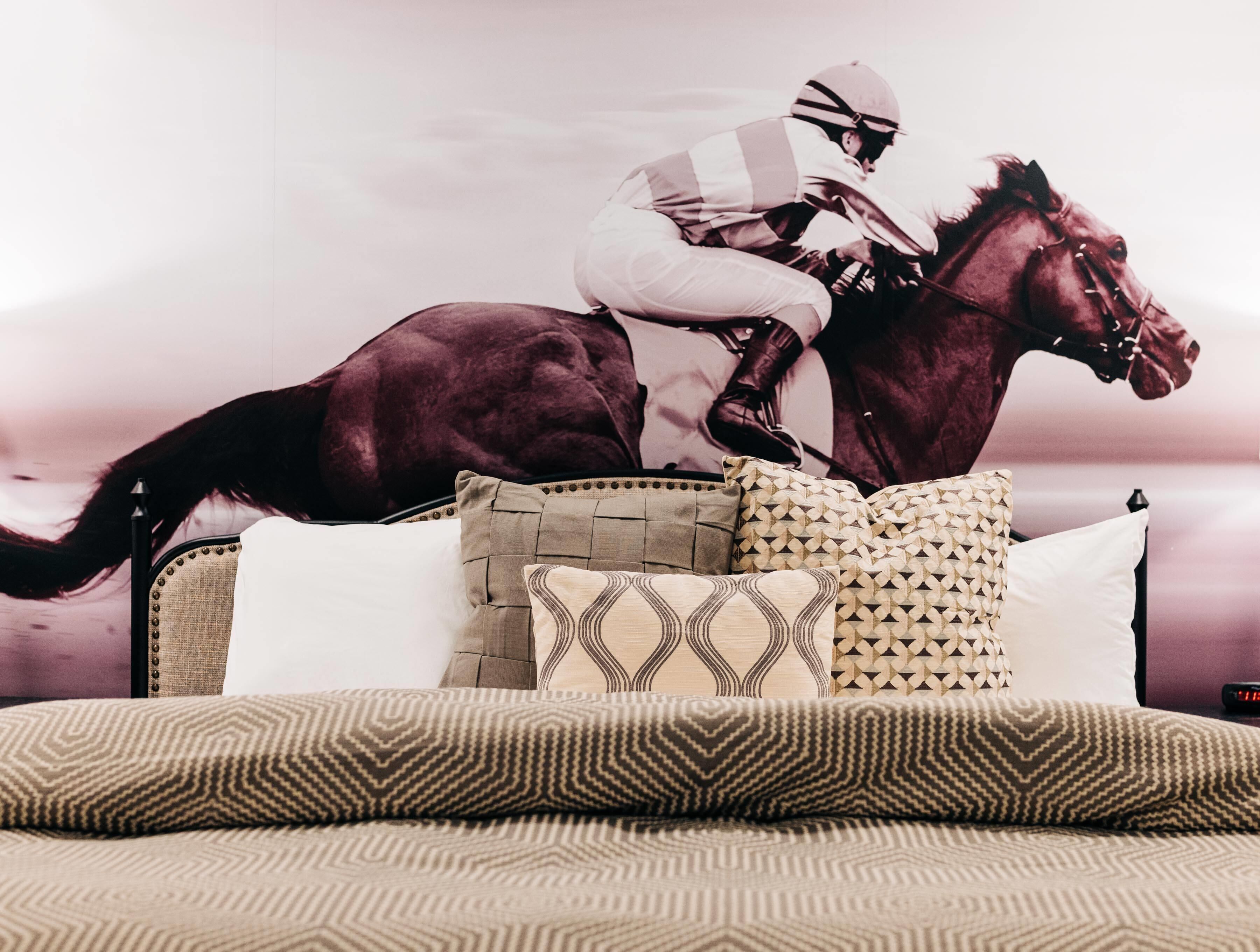Suite, flere senger (Thoroughbred) | Safe på rommet, skrivebord og skrivebord for bærbar PC