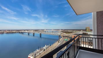 Caja fuerte, escritorio, espacio para trabajar con un portátil