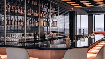 4 restaurants, serveren ontbijt, lunch, diner, Amerikaanse gerechten