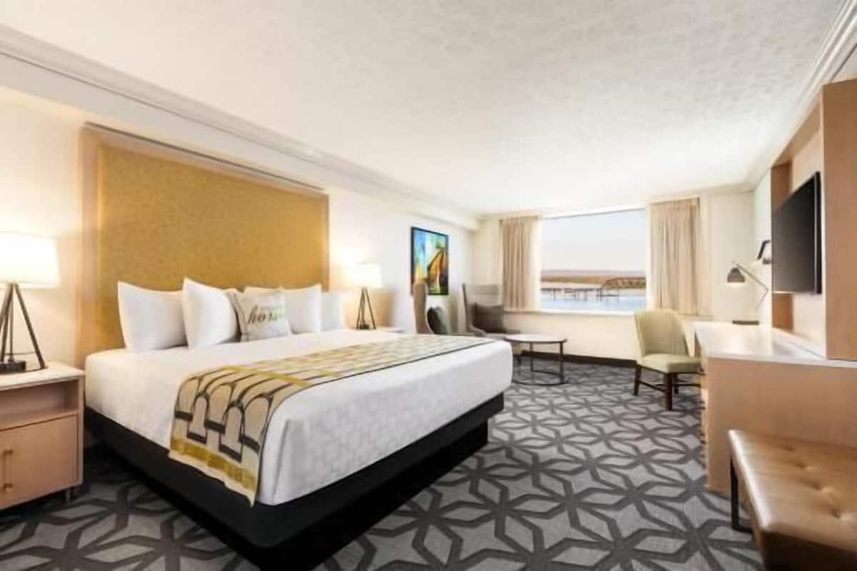 In-room safe, desk, laptop workspace, iron/ironing board