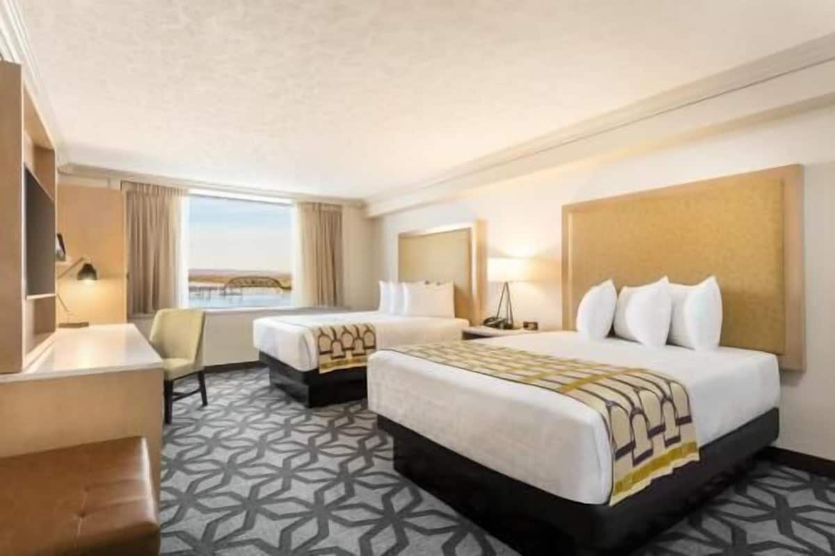In-room safe, desk, laptop workspace, iron/ironing board