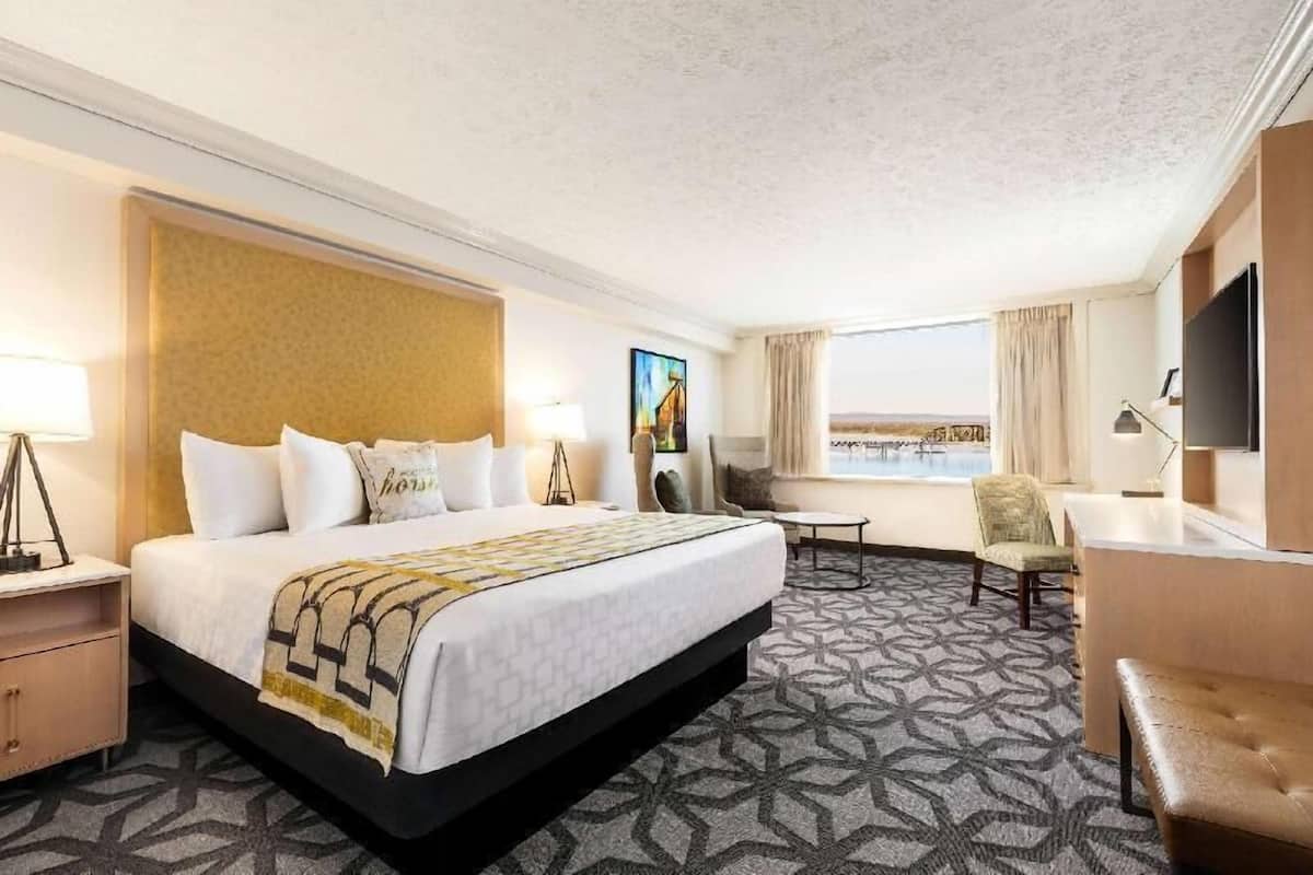 객실 내 금고, 책상, 노트북 작업 공간, 다리미/다리미판