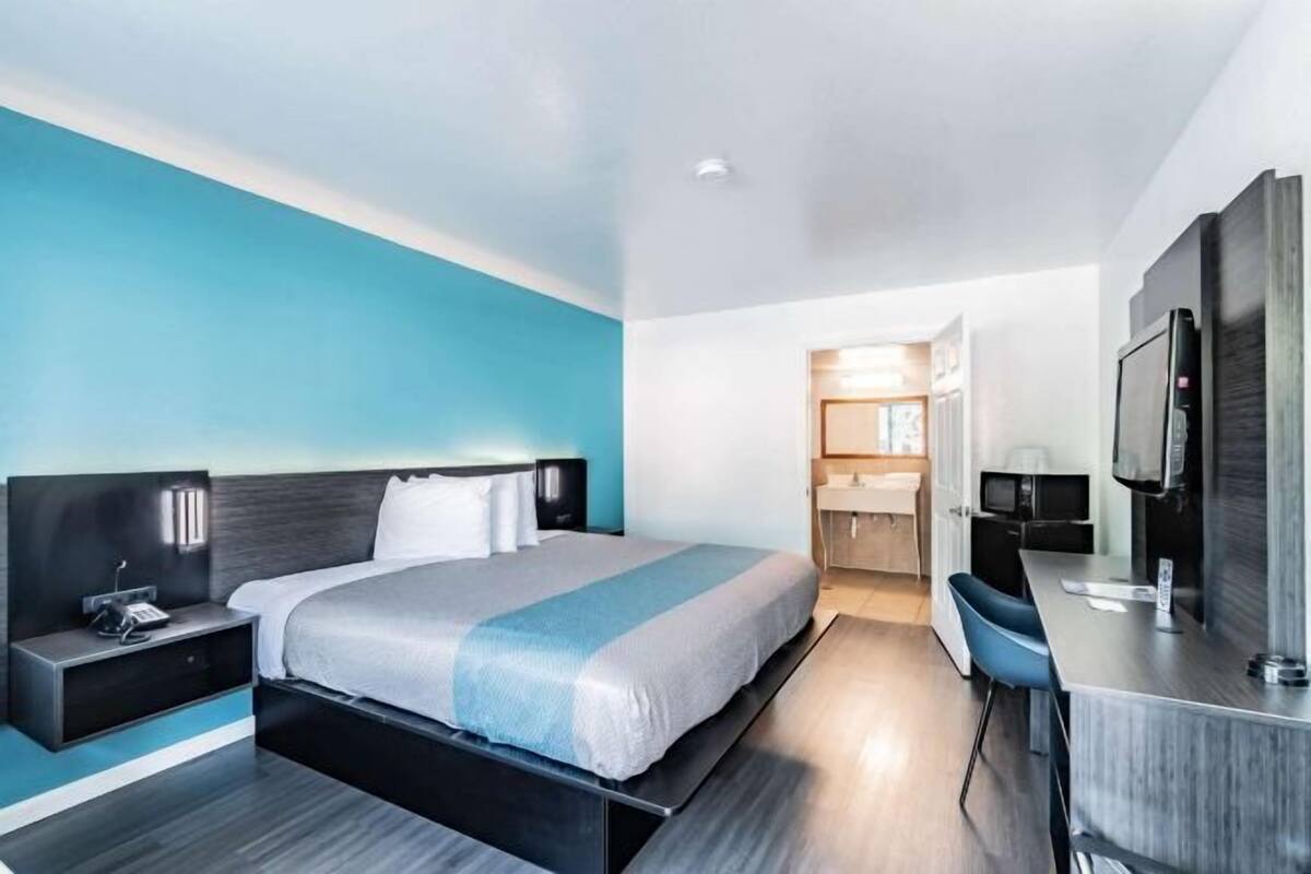 Desk, blackout drapes, free WiFi, bed sheets