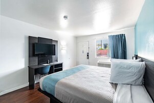 Escritorio, cortinas blackout, wifi gratis y ropa de cama 