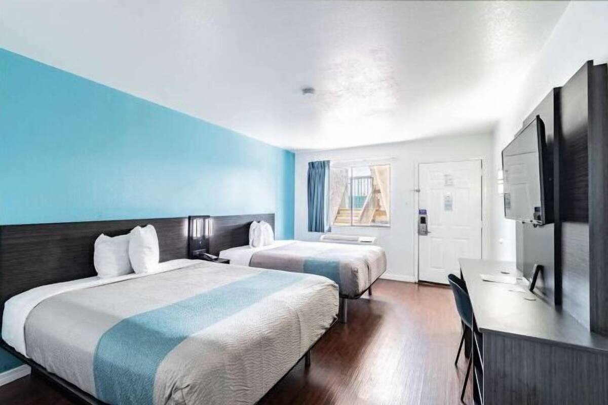 Desk, blackout drapes, free WiFi, bed sheets