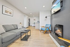 Lake View, 1 King Bed, Sofa Bed, Premium Suite, Soaker Tub | View from room