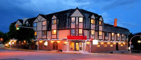 Front of property - evening/night